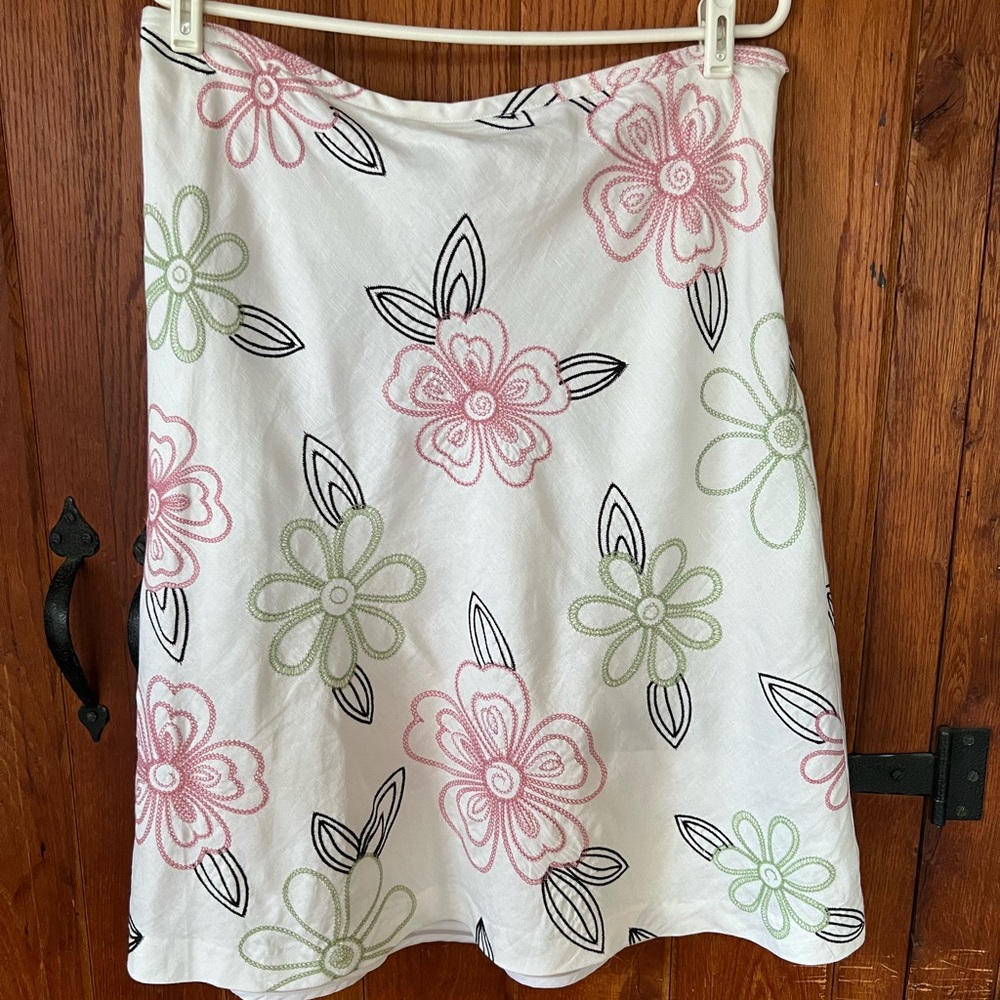 Dress Barn embroidered white skirt